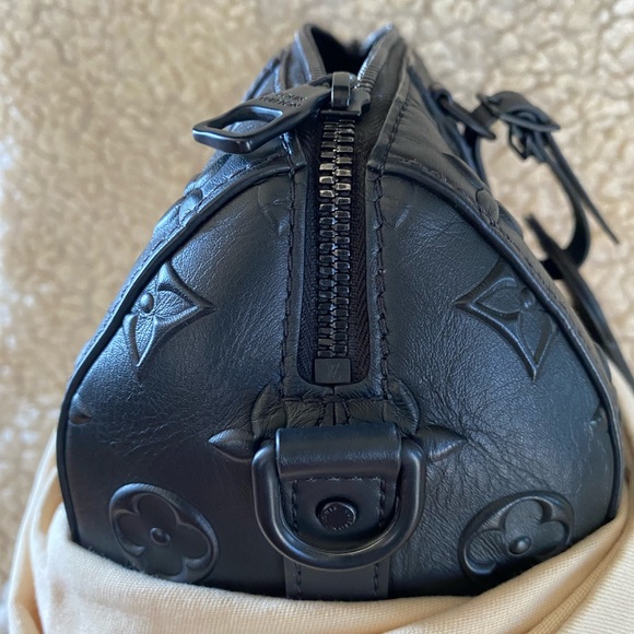 Louis Vuitton city seal keepal - Picture 9 of 17